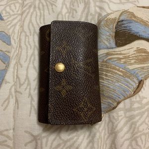 Louis Vuitton 6 key holder **SOLD**